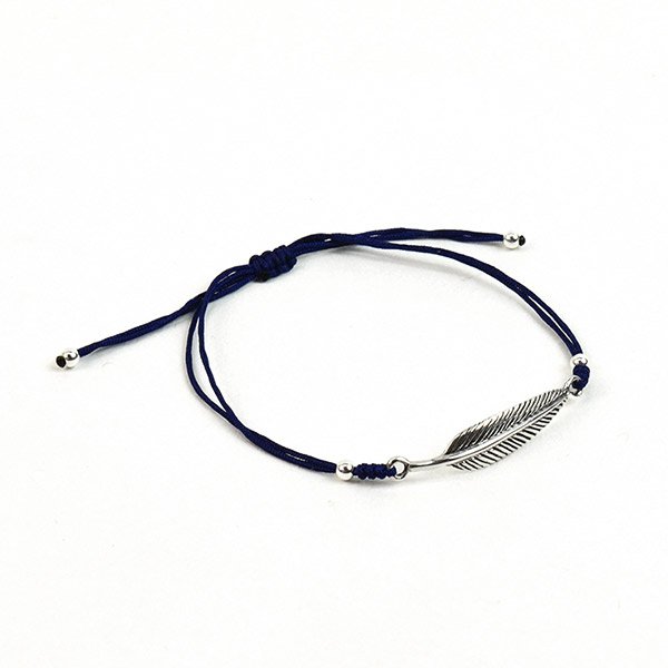 Chalisa T .. / Pulsera de cordón anudado de pluma plateada