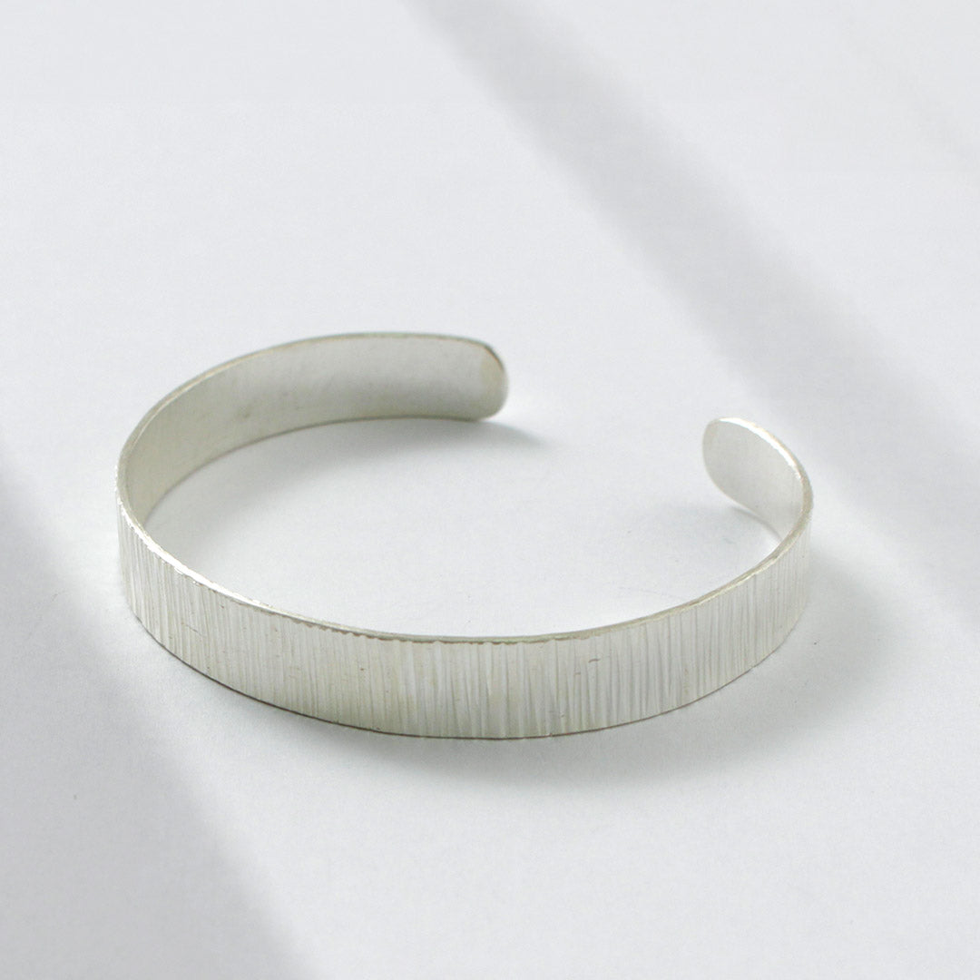 phaduA / Karen Bracelet à rayures argentées