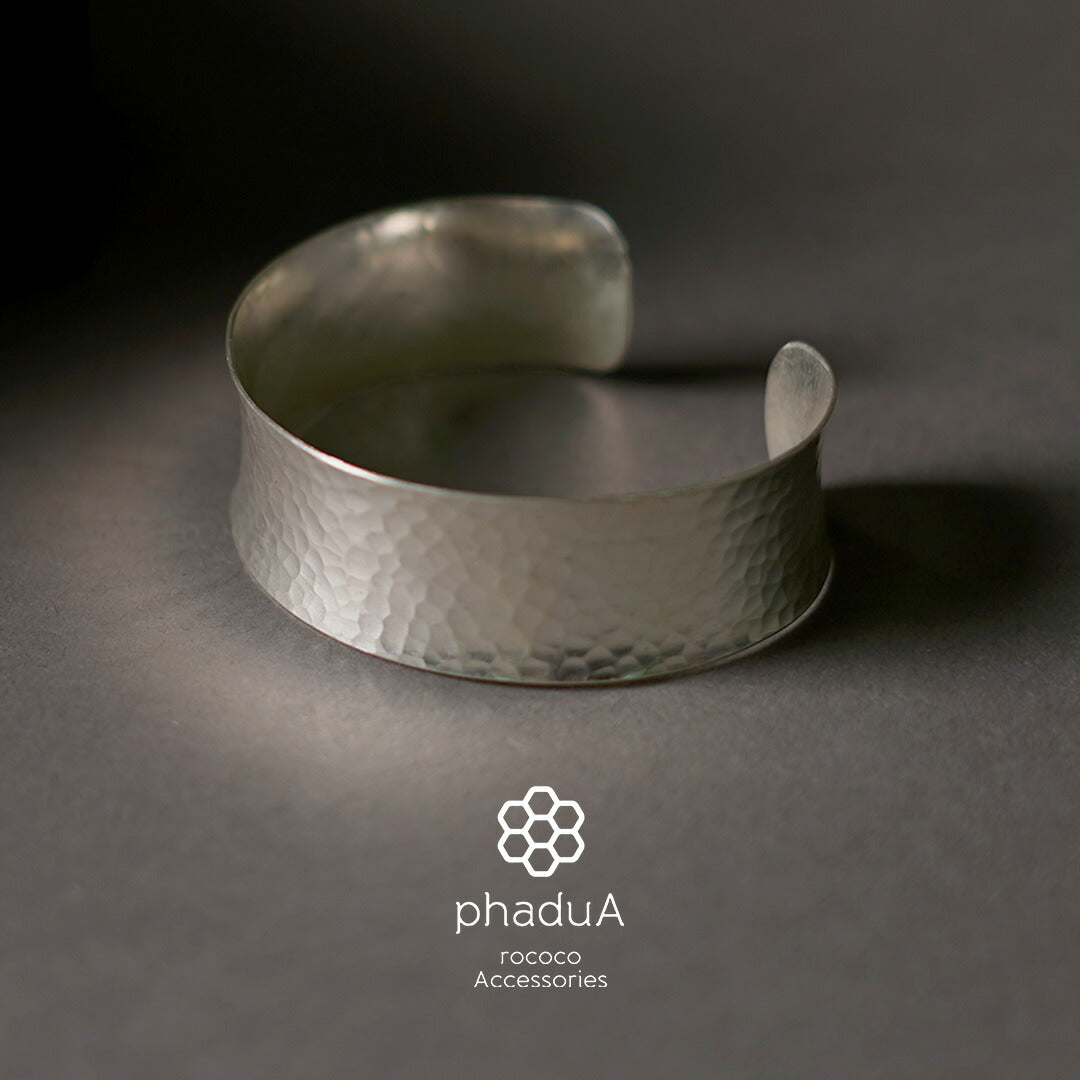 phaduA / Karen Bracelet large en argent avec yeux martelés