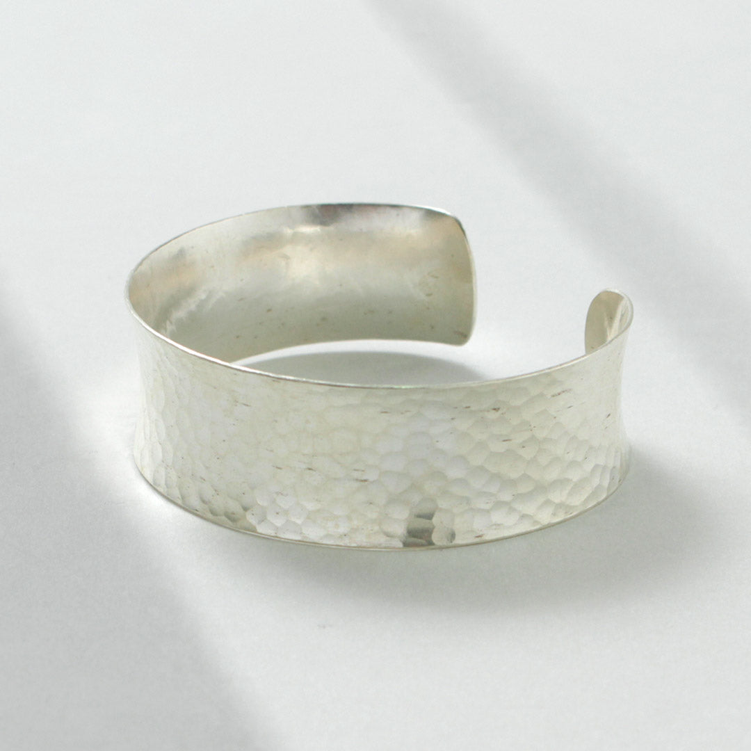 phaduA / Karen Bracelet large en argent avec yeux martelés