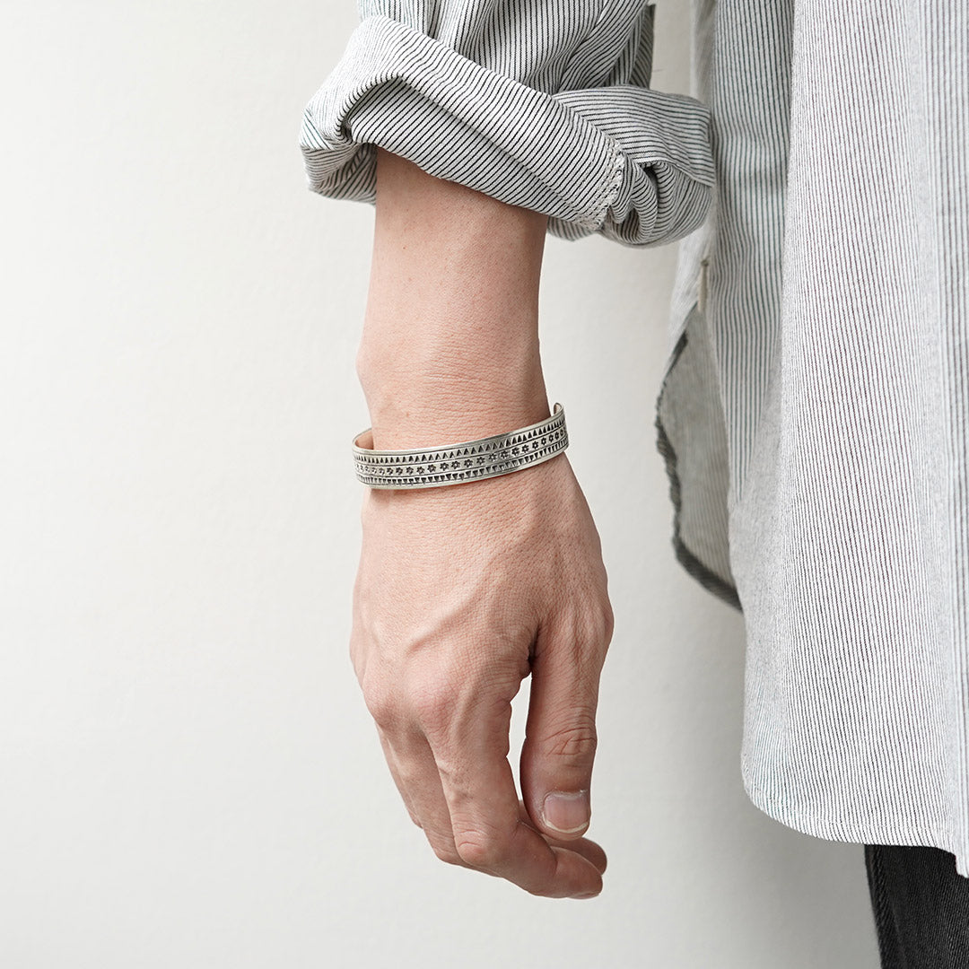 phaduA / Brazalete de flores triangulares de plata Karen