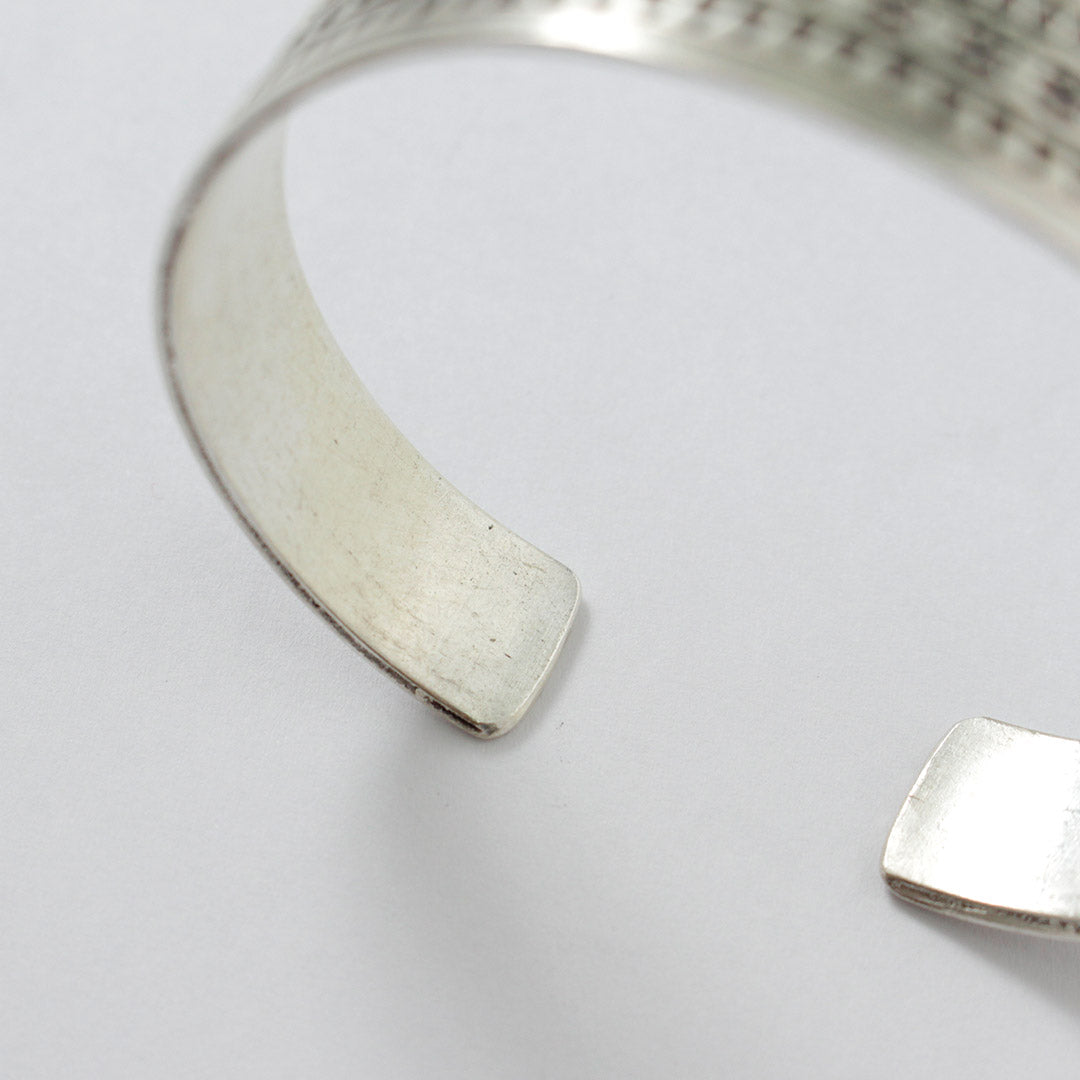 phaduA / Brazalete de flores triangulares de plata Karen