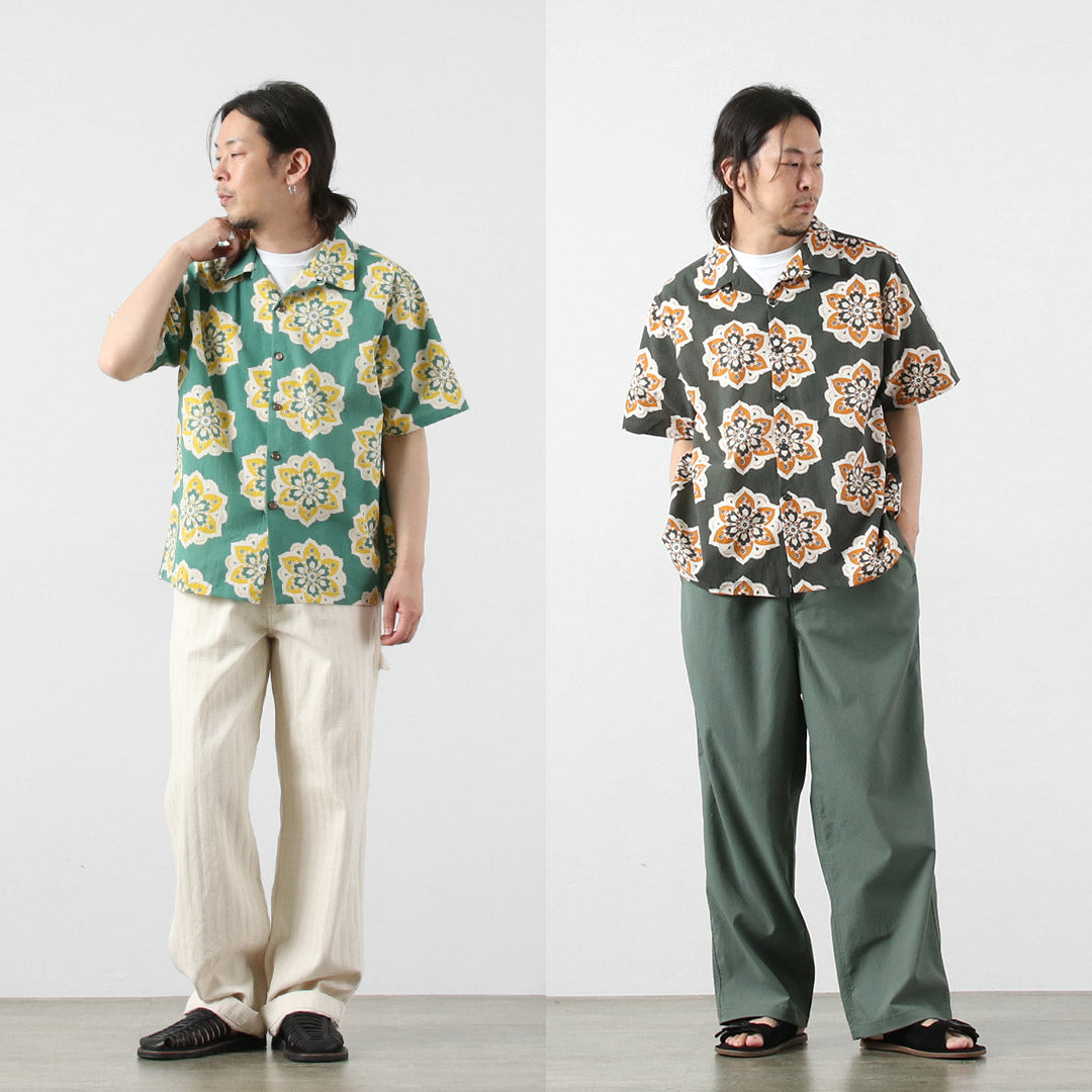 TENGA UN DÍA AGRADECIDO / Camisa S/S con cuello abierto y estampado de diseño redondo
