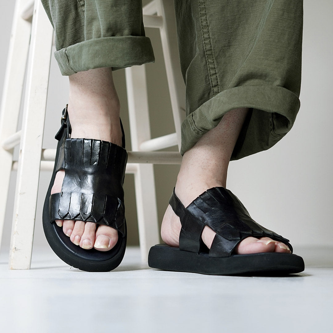 BRADOR / Sandales en cuir à plateforme et franges