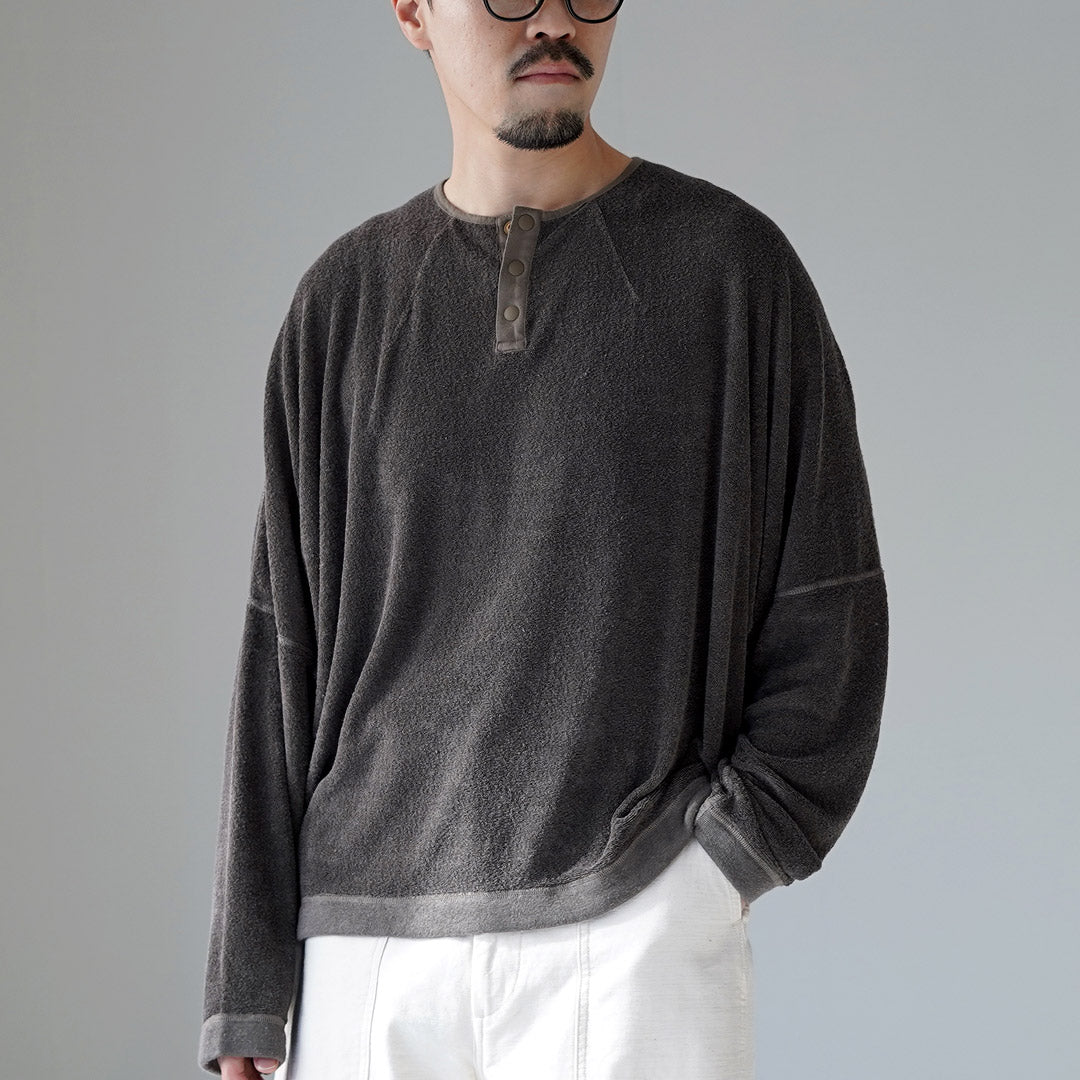 KEMA DESIGNS / 亞麻毛絨亨利領套頭衫