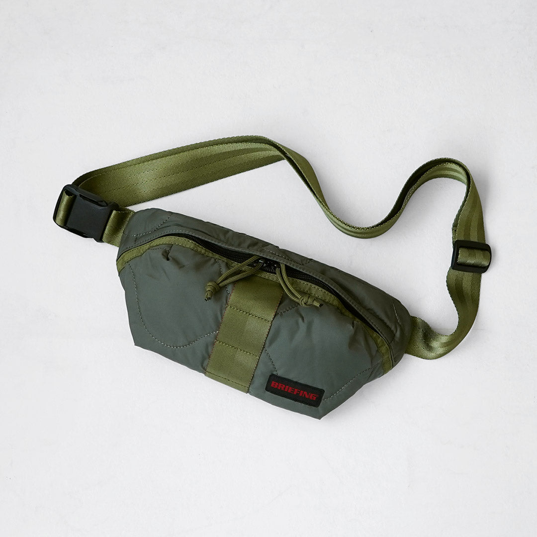BRIEFING / Bolso de hombro acolchado Walker Body Bag
