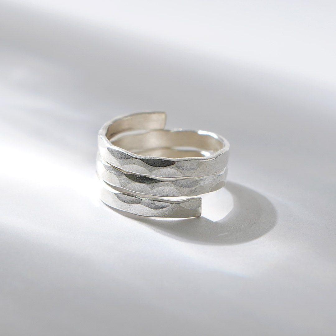 phaduA / Karen Anillo de plata con ojo martillado en espiral