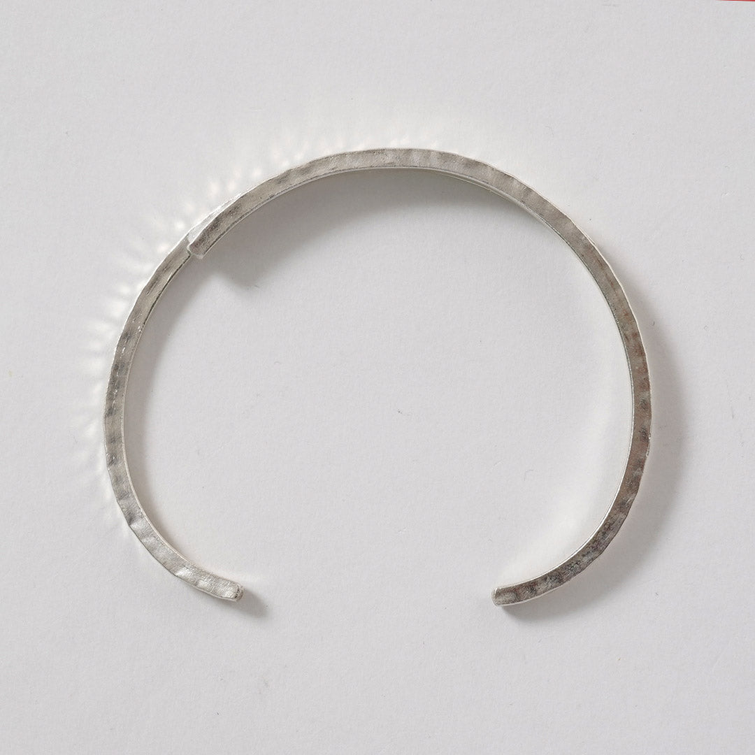 phaduA / Karen Silver Two-Overlap Hammered Bangle