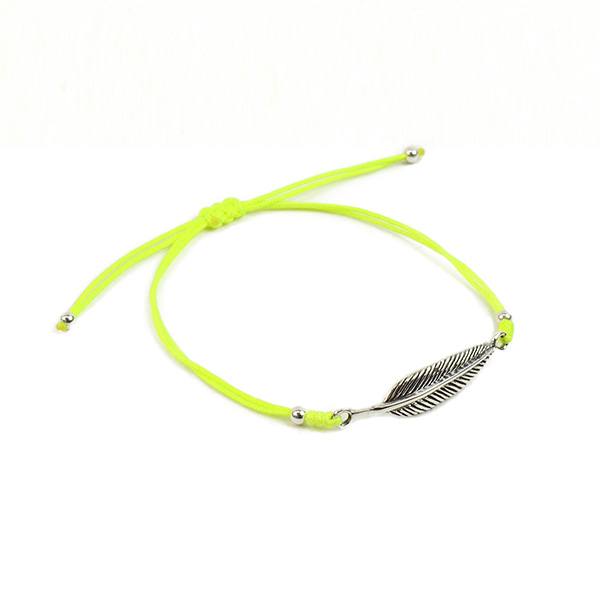 Chalisa T .. / Pulsera de cordón anudado de pluma plateada