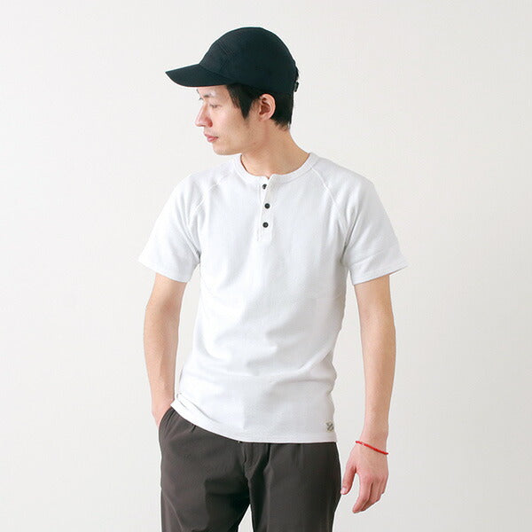 KEPANI / Raffy Spun Fraise Camiseta con cuello henley