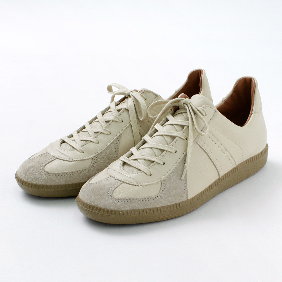 REPRODUCTION OF FOUND / German Trainer