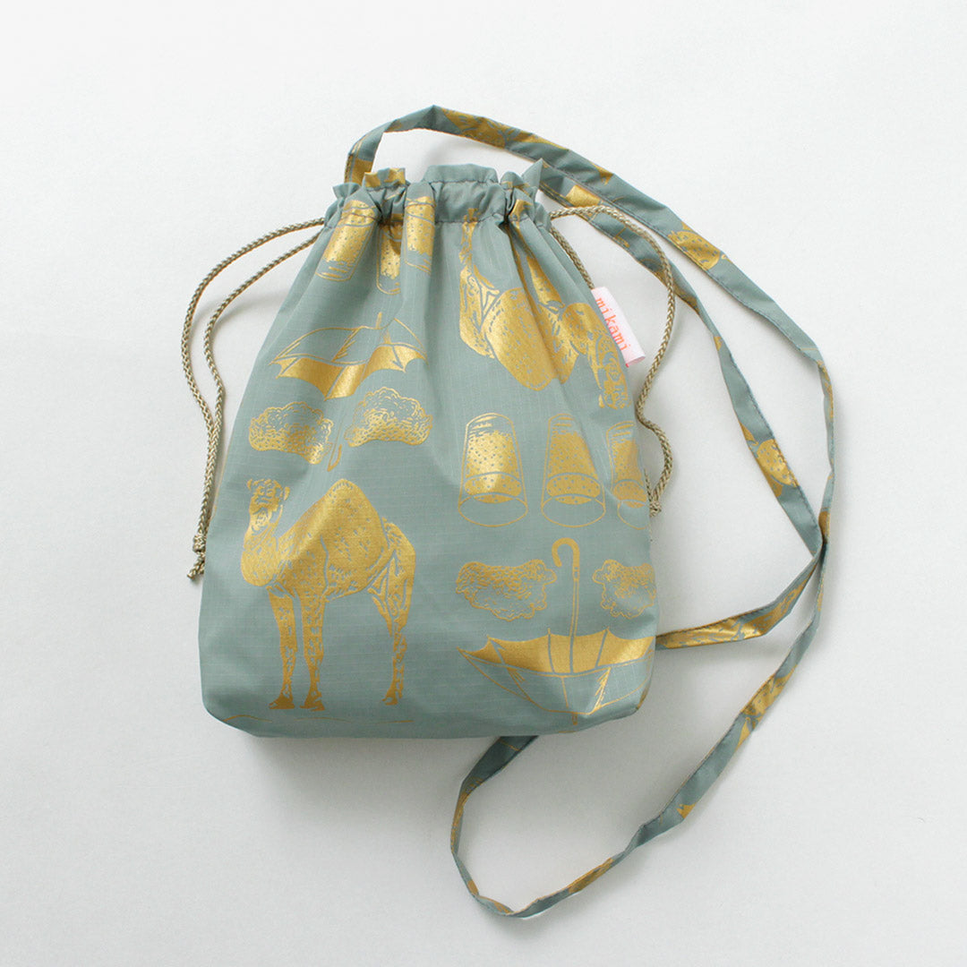 MIKAMI / Bolso con cordón de nailon estampado