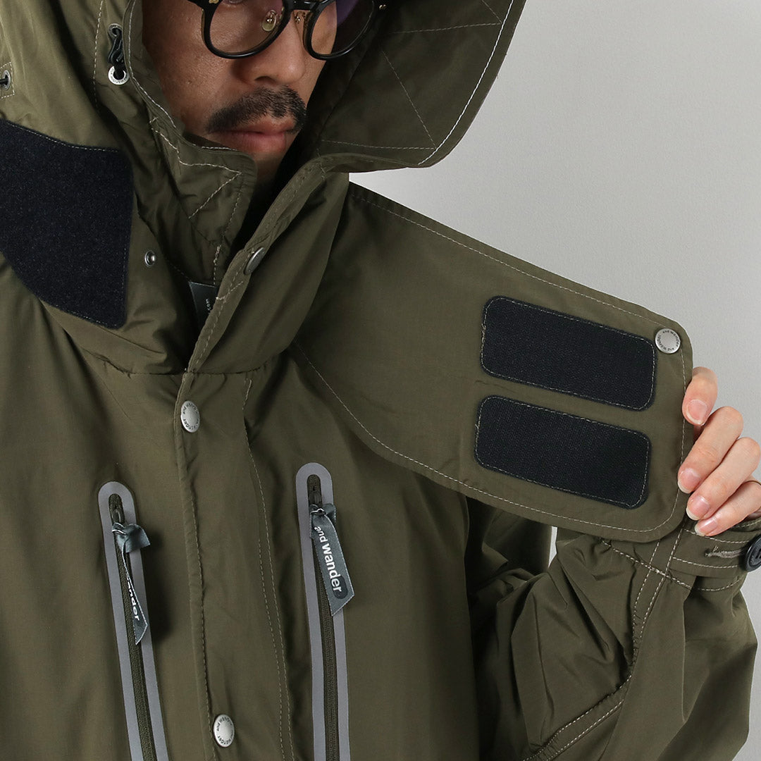 AND WANDER / Manteau OCTA en queue de poisson