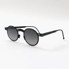 black / Free