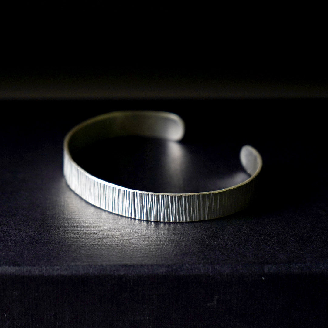 phaduA / Karen Bracelet à rayures argentées