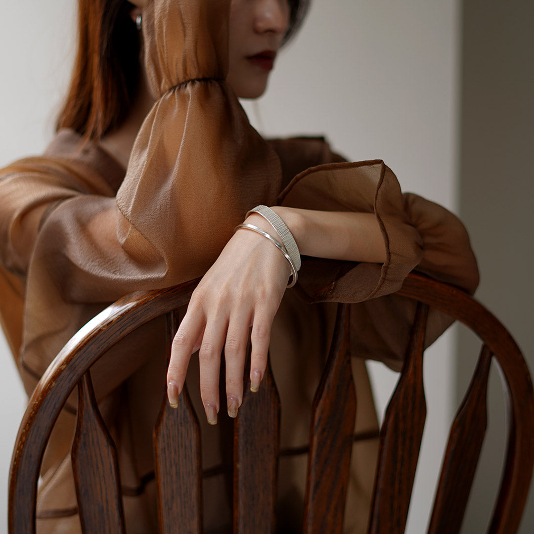 phaduA / Karen Bracelet à rayures argentées