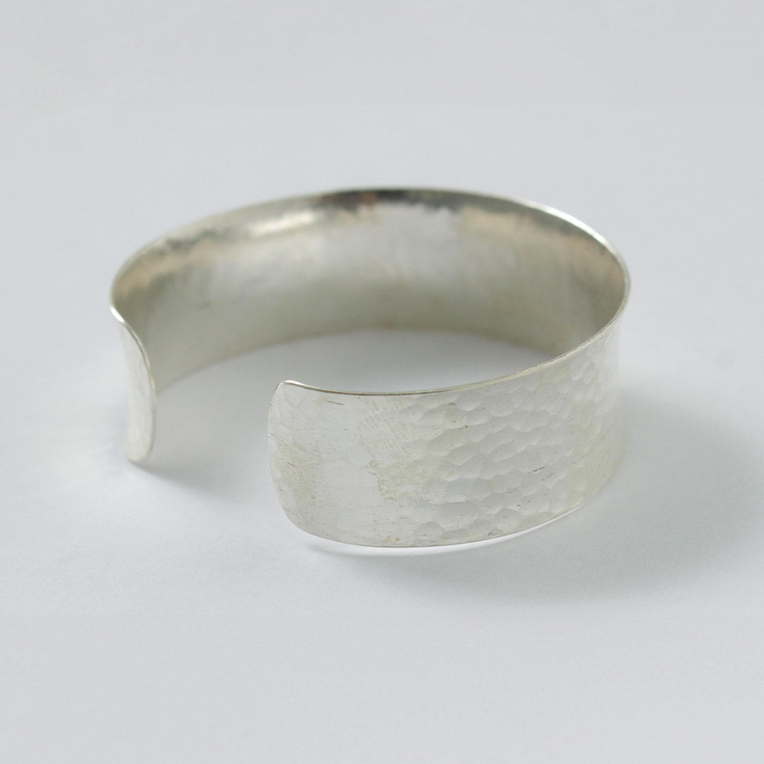 phaduA / Karen Bracelet large en argent avec yeux martelés