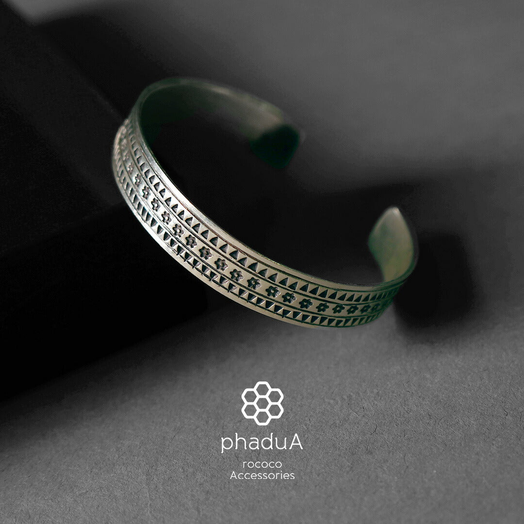 phaduA / Brazalete de flores triangulares de plata Karen