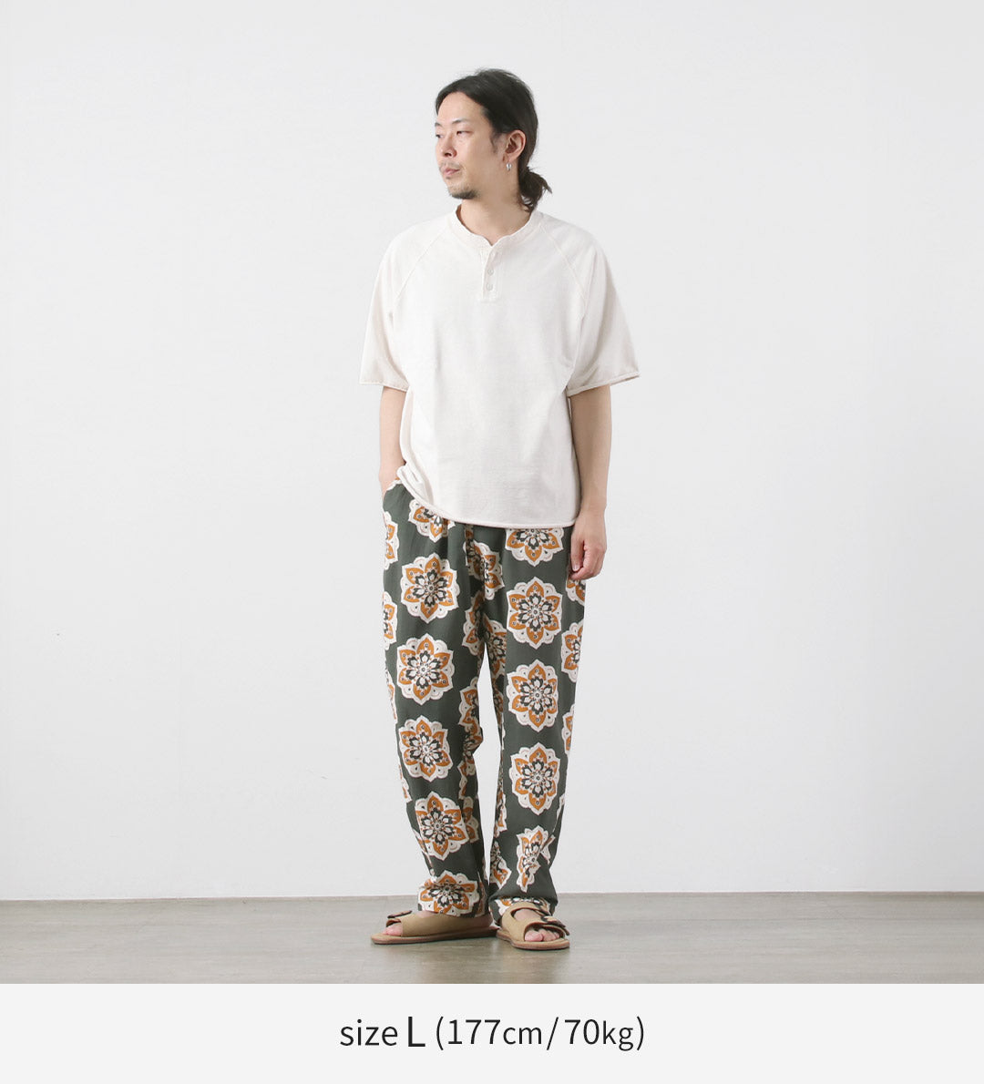 HAVE A GRATEFUL DAY / Round Design Print Ample Easy Pants