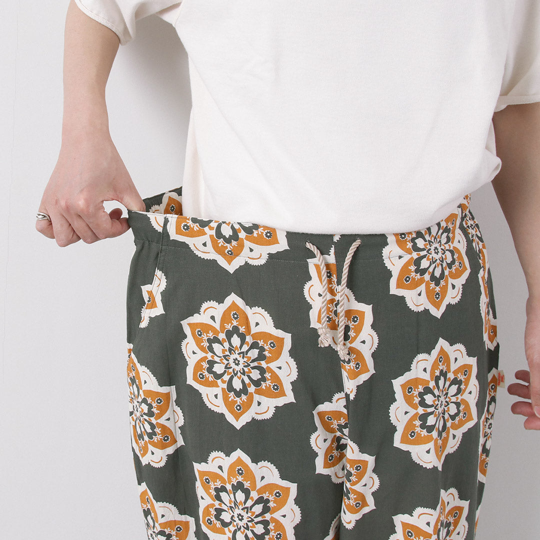 HAVE A GRATEFUL DAY / Round Design Print Ample Easy Pants