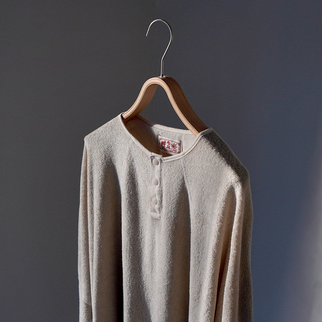 KEMA DESIGNS / 亞麻毛絨亨利領套頭衫