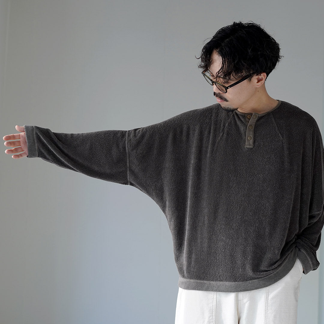 KEMA DESIGNS / 亞麻毛絨亨利領套頭衫