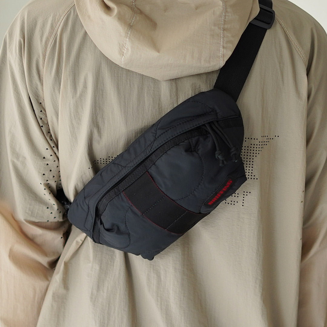 BRIEFING / Bolso de hombro acolchado Walker Body Bag