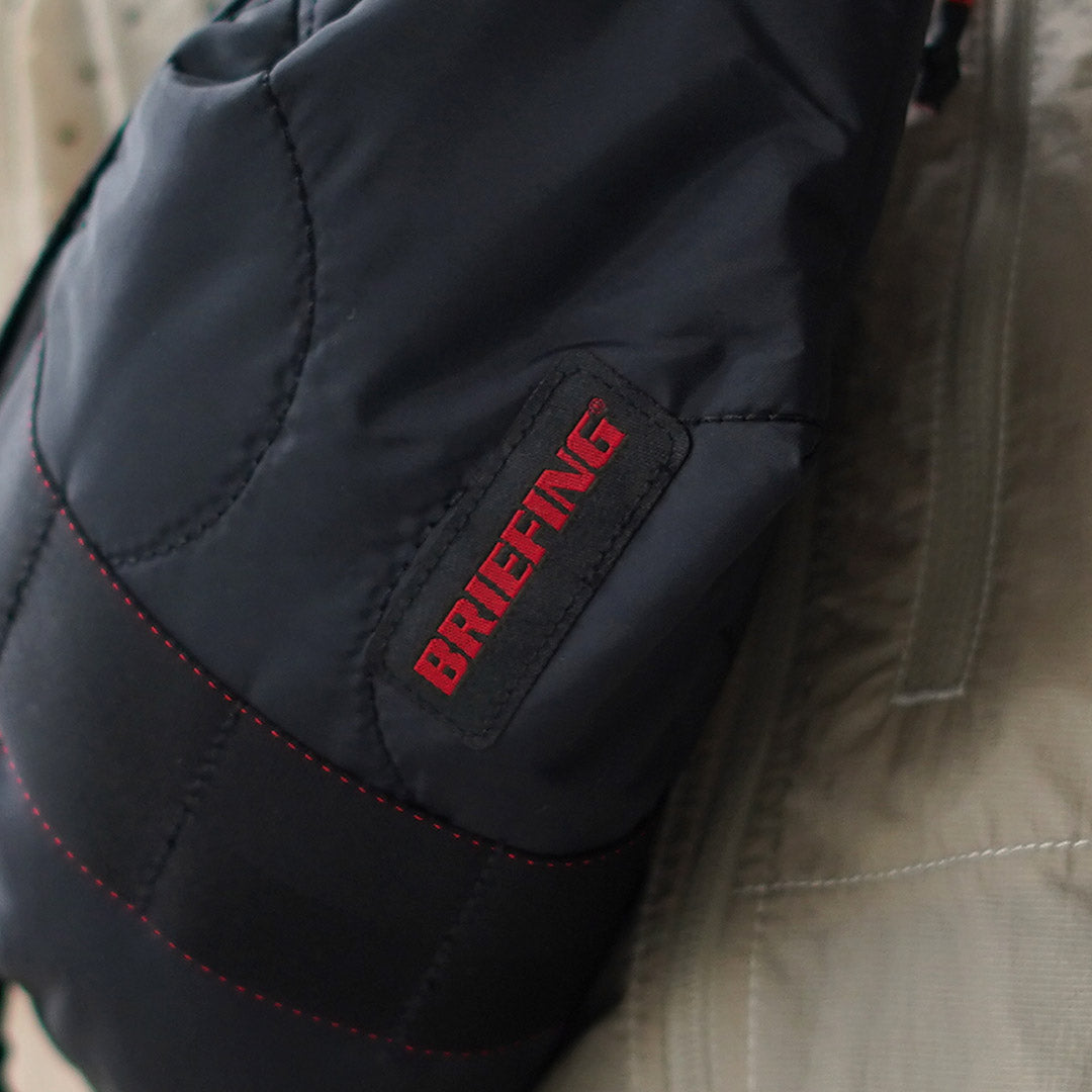 BRIEFING / Bolso de hombro acolchado Walker Body Bag