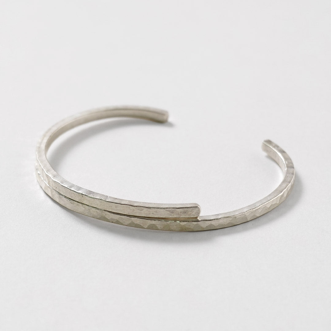 phaduA / Karen Silver Two-Overlap Hammered Bangle